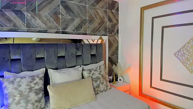 TaniaSmith1 online show from 11-18-25, 11:15