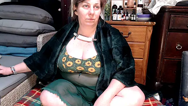 Snapshot of ladyscarlotta chatting on 02-27-25, 08:42 ladyscarlotta online show from 02-27-25, 08:42