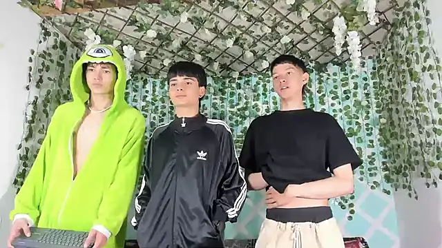 Fresahot2005 online show from 02-21-25, 01:22