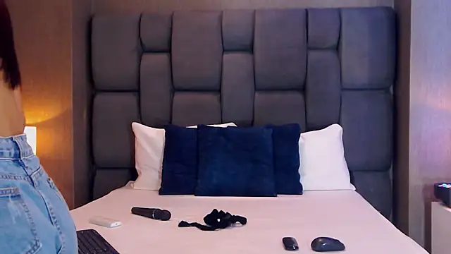 SophieWolkman online show from 03-18-25, 03:10