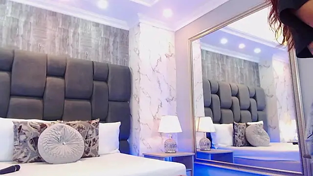 Snapshot of SophieWolkman chatting on 02-28-26, 12:06 SophieWolkman online show from 02-28-26, 12:06