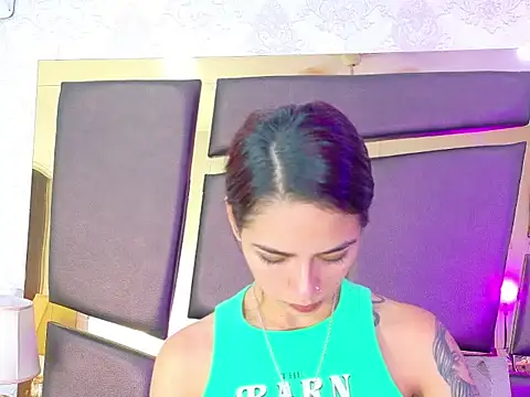 Snapshot of NicoleEsposito chatting on 09-26-25, 01:15 NicoleEsposito online show from 09-26-25, 01:15