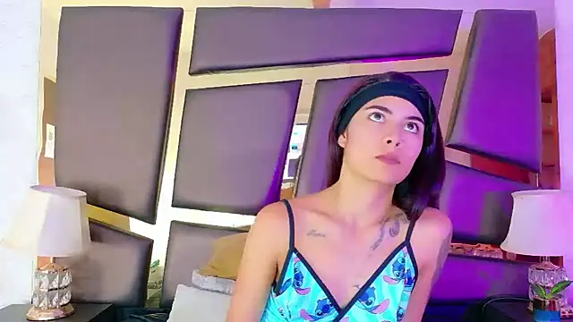 Snapshot of NicoleEsposito chatting on 09-29-25, 01:05 NicoleEsposito online show from 09-29-25, 01:05