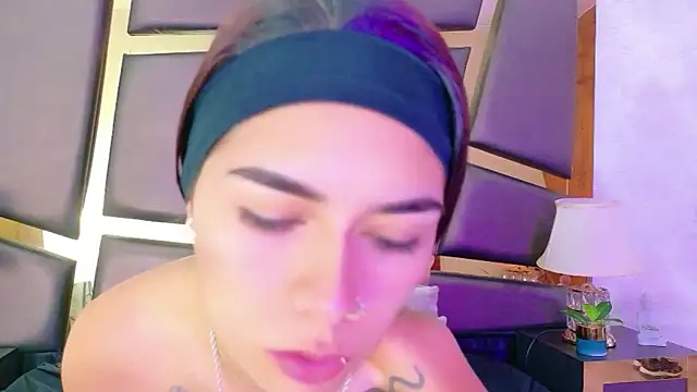 Snapshot of NicoleEsposito chatting on 09-30-25, 01:05 NicoleEsposito online show from 09-30-25, 01:05