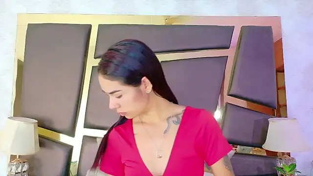 Snapshot of NicoleEsposito chatting on 10-01-25, 01:06 NicoleEsposito online show from 10-01-25, 01:06