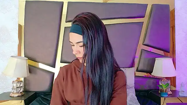 Snapshot of NicoleEsposito chatting on 10-02-25, 12:56 NicoleEsposito online show from 10-02-25, 12:56