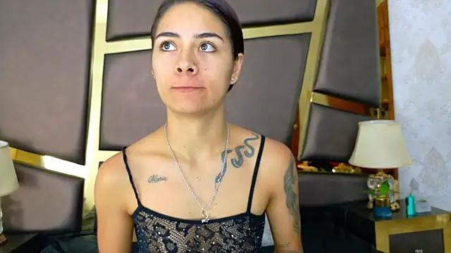 Snapshot of NicoleEsposito chatting on 10-15-25, 12:38 NicoleEsposito online show from 10-15-25, 12:38