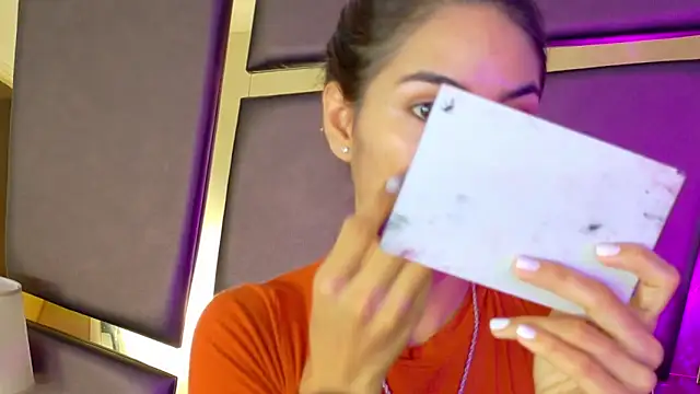 Snapshot of NicoleEsposito chatting on 10-18-25, 12:39 NicoleEsposito online show from 10-18-25, 12:39