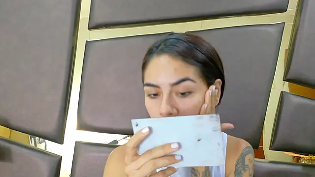 Snapshot of NicoleEsposito chatting on 10-24-25, 01:40 NicoleEsposito online show from 10-24-25, 01:40