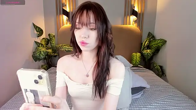 Snapshot of NikkiMiltons chatting on 11-18-25, 03:27 NikkiMiltons online show from 11-18-25, 03:27