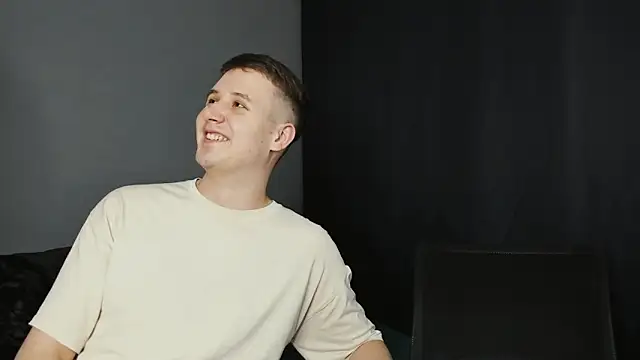 Snapshot of Pinku_kitsune chatting on 03-21-25, 09:01 Pinku kitsune online show from 03-21-25, 09:01