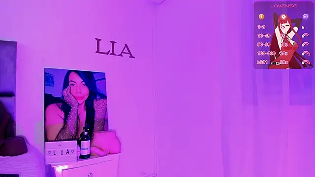 Snapshot of Lia_johnsonn chatting on 10-15-25, 12:05 Lia johnsonn online show from 10-15-25, 12:05