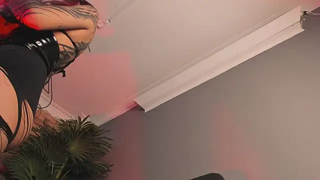 Snapshot of ALICEPOIXXXON chatting on 09-28-25, 11:54 ALICEPOIXXXON online show from 09-28-25, 11:54