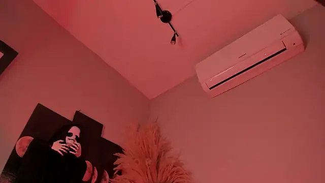 Snapshot of ALICEPOIXXXON chatting on 10-15-25, 12:44 ALICEPOIXXXON online show from 10-15-25, 12:44