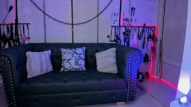 Snapshot of yey_bdsm chatting on 02-21-25, 06:37 yey bdsm online show from 02-21-25, 06:37