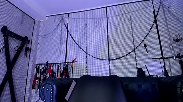 Snapshot of yey_bdsm chatting on 10-29-25, 07:04 yey bdsm online show from 10-29-25, 07:04