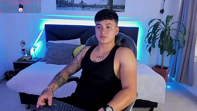 Cristopher strong online show from 04-30-26, 02:23