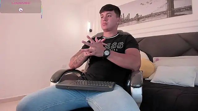 Cristopher strong online show from 05-08-26, 01:38
