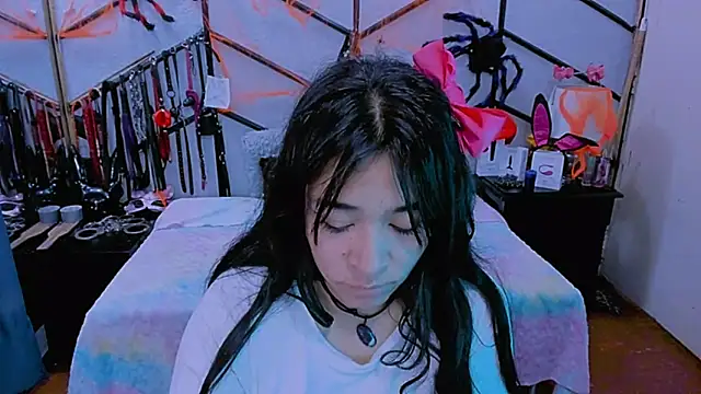 AlanaLuck online show from 10-31-25, 12:33