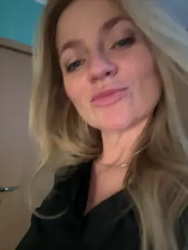 Snapshot of AlisonXCristal chatting on 03-25-26, 05:41 AlisonXCristal online show from 03-25-26, 05:41