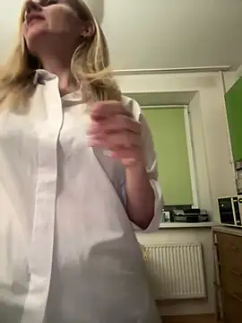 Snapshot of AlisonXCristal chatting on 04-12-26, 07:19 AlisonXCristal online show from 04-12-26, 07:19