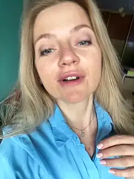 Snapshot of AlisonXCristal chatting on 04-15-26, 07:37 AlisonXCristal online show from 04-15-26, 07:37