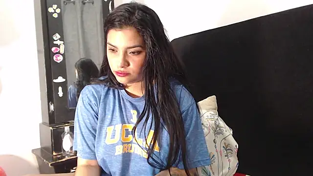 Snapshot of lolaa_staars chatting on 12-21-24, 02:52 lolaa staars online show from 12-21-24, 02:52