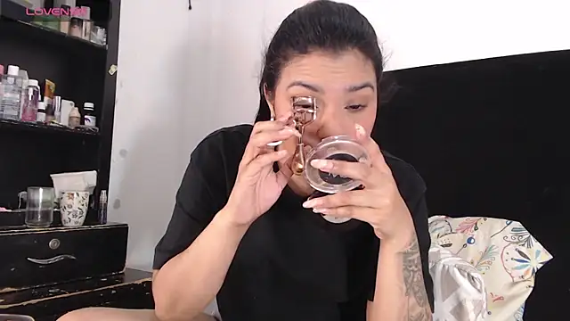 Snapshot of lolaa_staars chatting on 01-26-25, 01:41 lolaa staars online show from 01-26-25, 01:41