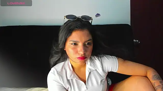 lolaa staars online show from 05-13-26, 09:00