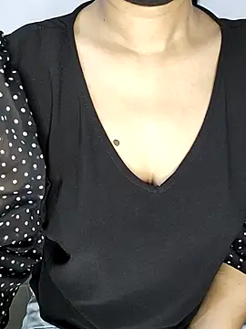 Snapshot of Ms_Neera chatting on 02-17-25, 01:32 Ms Neera online show from 02-17-25, 01:32