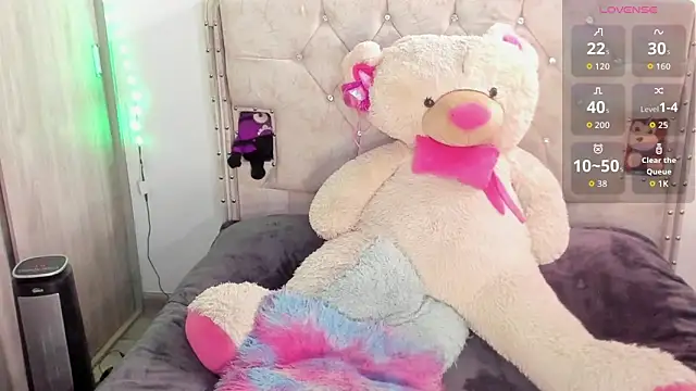  EmiRhodes online show from 10-16-25, 03:35