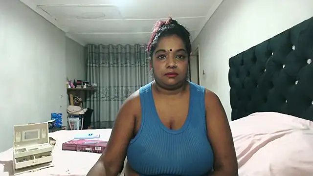 Snapshot of Indianmayaxoxo chatting on 09-15-25, 05:13 Indianmayaxoxo online show from 09-15-25, 05:13