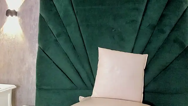 Ariana ceballos online show from 12-19-24, 05:40