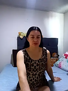 renata hot1 online show from 12-17-25, 07:31