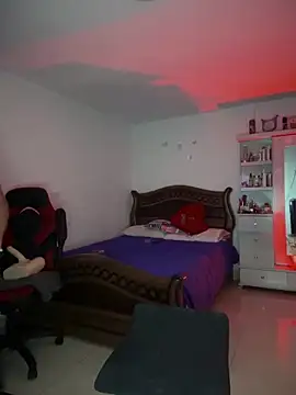 cristina1800 online show from 12-19-25, 06:31