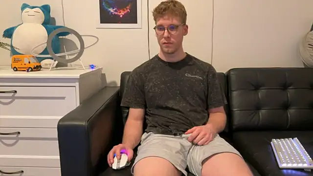 BlueEyedTallGuy94 online show from 12-24-24, 07:28