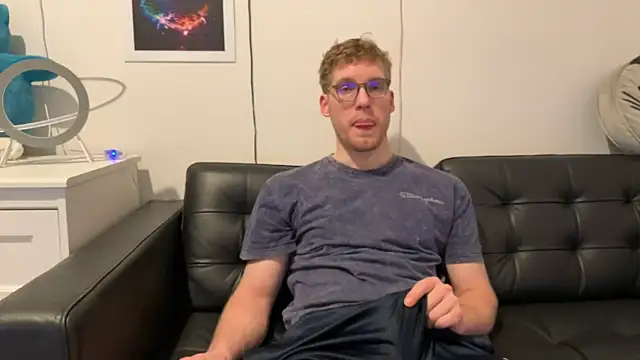 BlueEyedTallGuy94 online show from 12-25-24, 10:59