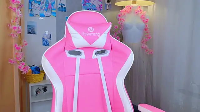 b4by LoL1 online show from 05-10-26, 03:17