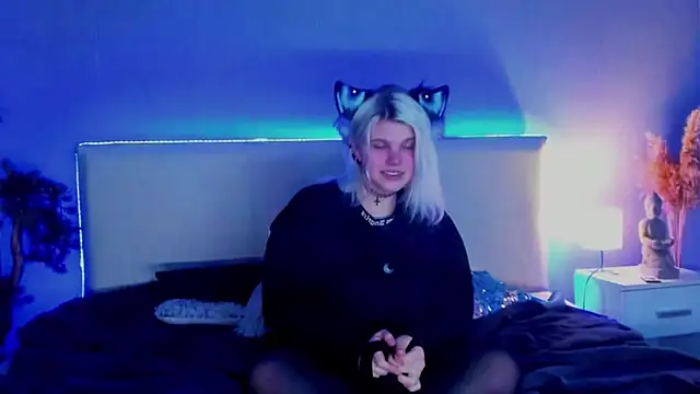 JoannLowe online show from 03-20-25, 02:40