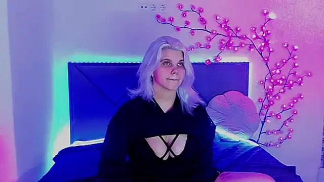 JoannLowe online show from 06-11-26, 12:32