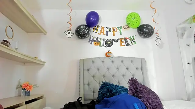 TianaReedd online show from 10-21-25, 12:17