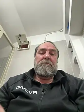 Snapshot of ros217 chatting on 02-18-26, 04:58 ros217 online show from 02-18-26, 04:58