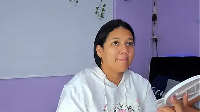 Snapshot of sara_mendez2 chatting on 01-05-25, 11:22 sara mendez2 online show from 01-05-25, 11:22