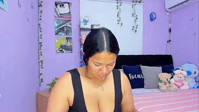 Snapshot of sara_mendez2 chatting on 02-11-25, 12:06 sara mendez2 online show from 02-11-25, 12:06