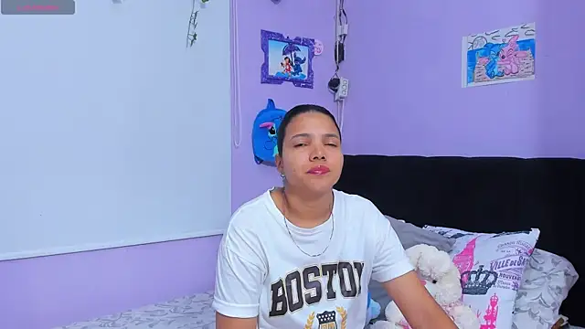 Snapshot of sara_mendez2 chatting on 10-04-25, 10:52 sara mendez2 online show from 10-04-25, 10:52