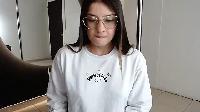 Snapshot of Emma_Lombardi chatting on 01-25-25, 01:08 Emma Lombardi online show from 01-25-25, 01:08