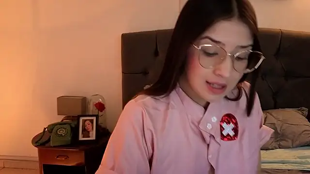 Snapshot of Emma_Lombardi chatting on 10-15-25, 01:44 Emma Lombardi online show from 10-15-25, 01:44