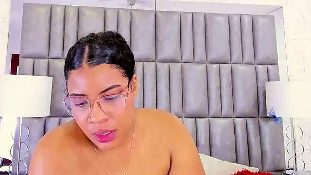 Snapshot of MelannyTylor chatting on 01-25-25, 10:08 MelannyTylor online show from 01-25-25, 10:08