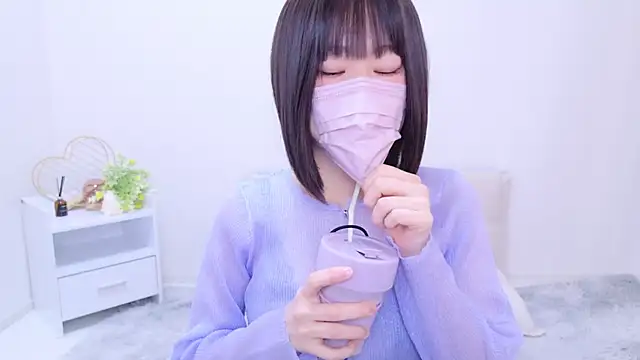 Snapshot of Im_Yu-na chatting on 12-23-24, 02:17 Im Yu-na online show from 12-23-24, 02:17