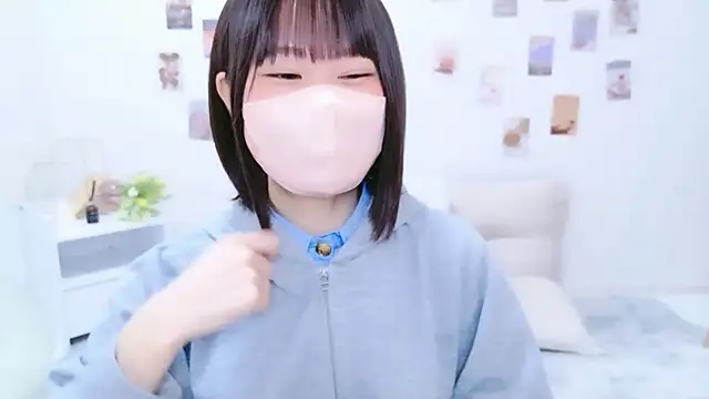 Snapshot of Im_Yu-na chatting on 09-22-25, 01:13 Im Yu-na online show from 09-22-25, 01:13